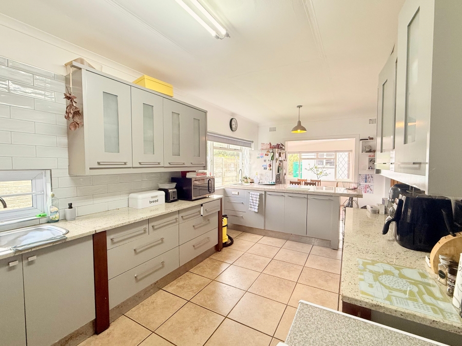 5 Bedroom Property for Sale in Sandbaai Western Cape